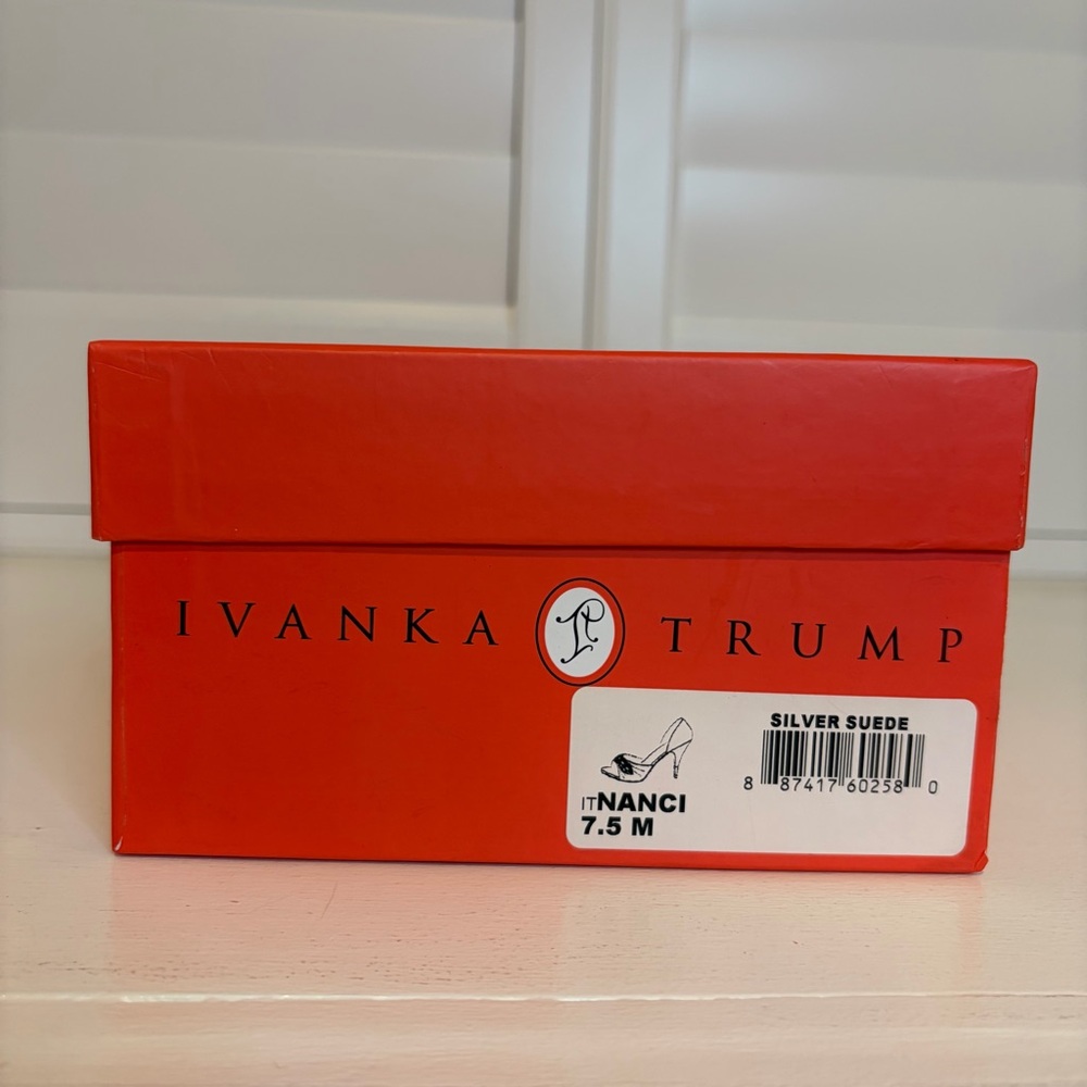 Ivanka Trump Silver Suede Nanci 3 Inch Embellished Heels Size 7 1/2 M - Picture 12 of 12